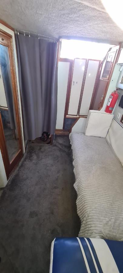 圣阿德里安-德贝索斯 Boat To Sleep In Barcelona酒店 外观 照片